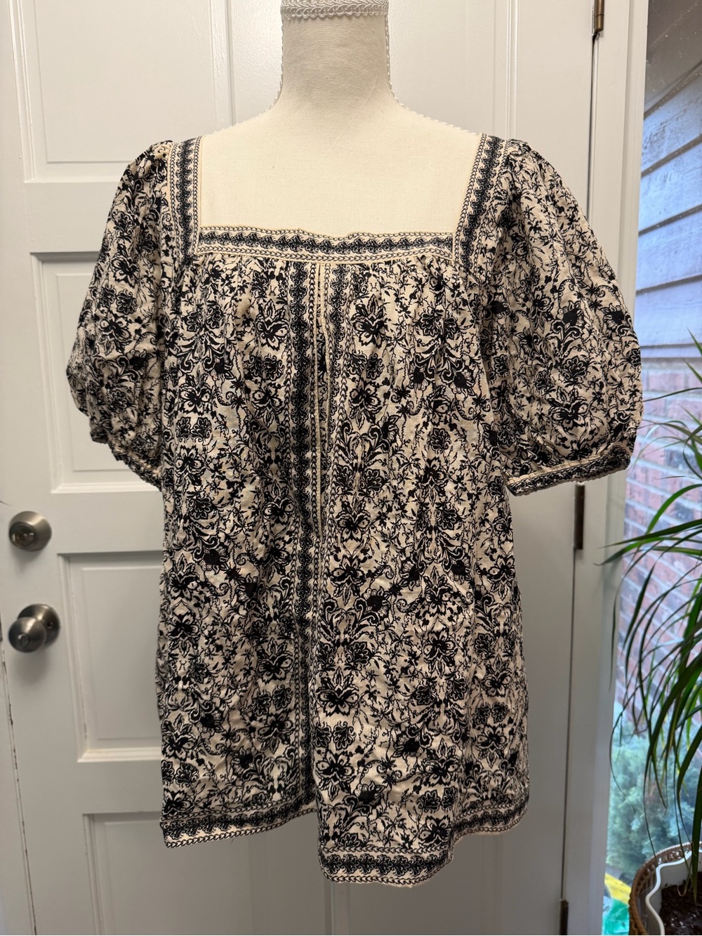 Max Studio Cream & Black Floral Square-Neck Puff Sleeve Tunic